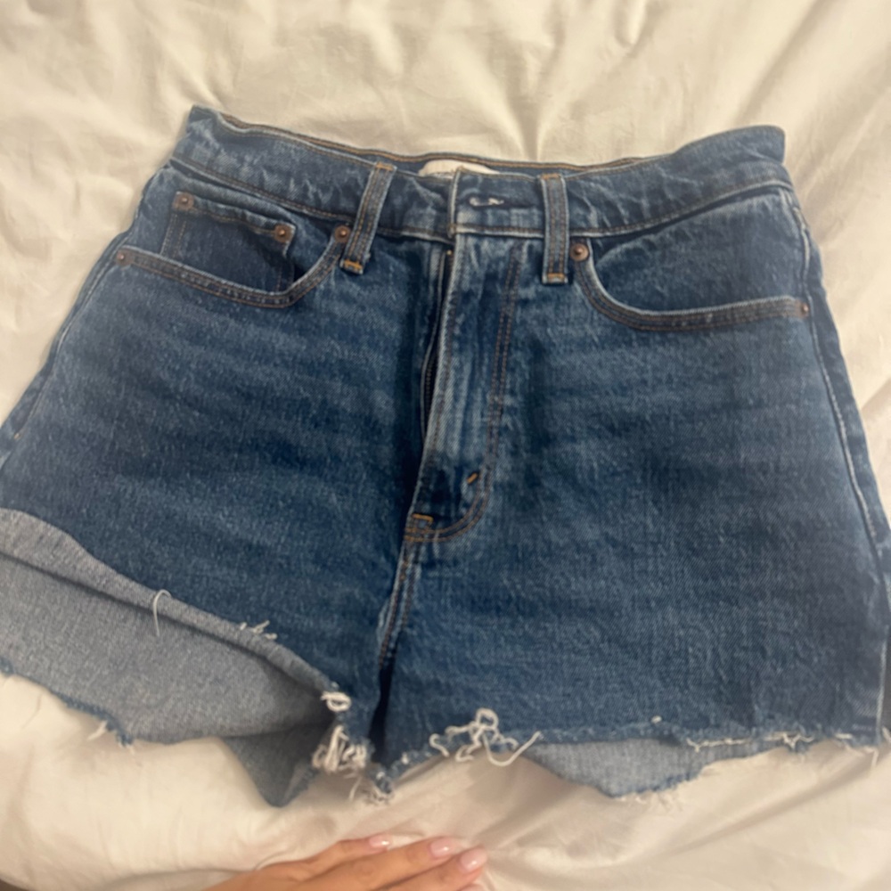 Abercrombie & Fitch Mom high rise short